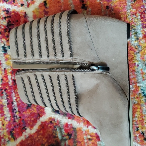 Enzo Angiolini wedge heel suede booties w/zipper details 🎉🙌🏻🌟host pick!!🌟🎉 - Picture 15 of 16